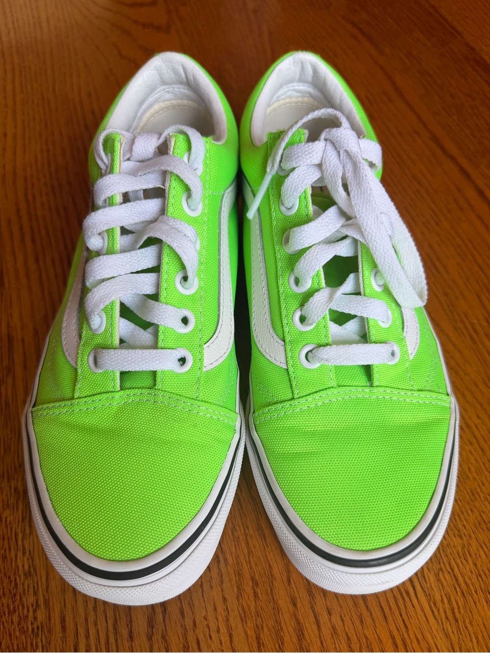 Vans Old Skool Neon Gecko Green Low Top Sneakers Women’s 7, Men’s 5.5